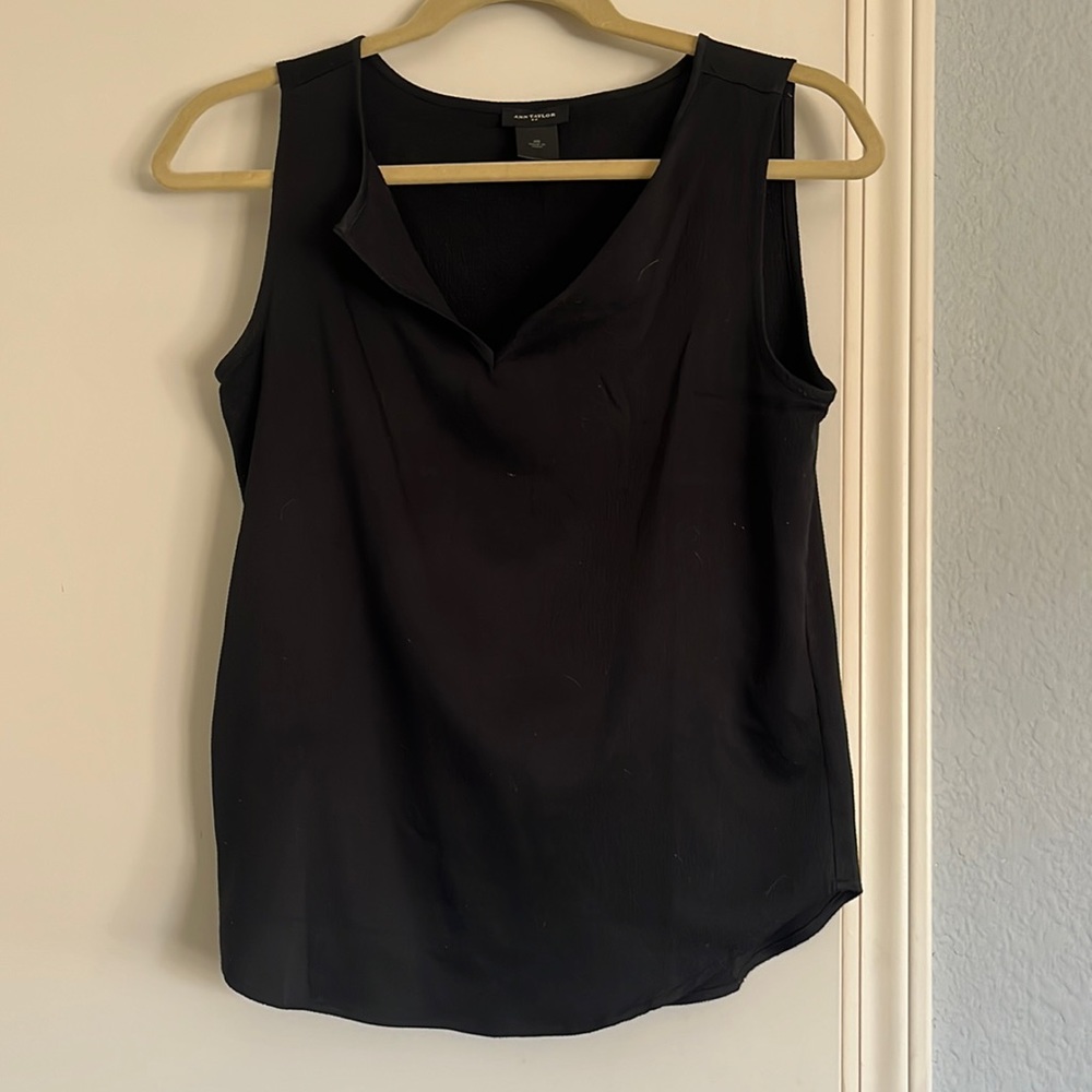 Ann Taylor Black Sleeveless Blouse - XS
